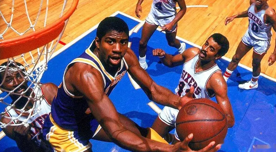 若组湖人历史最强5人阵，分卫科比+小前詹姆斯，中锋位置最难选择