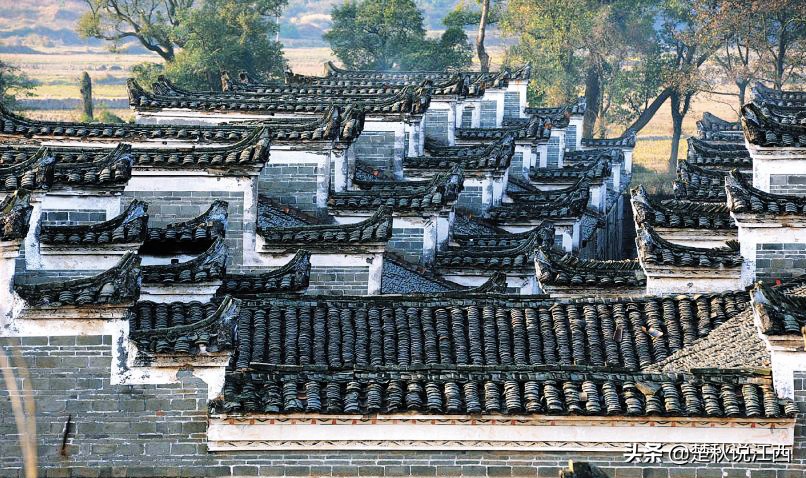 一个极具历史文化底蕴的古村,这个古村风景一绝