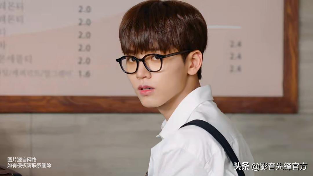 清纯女神,清纯可爱女生脚踏多条船