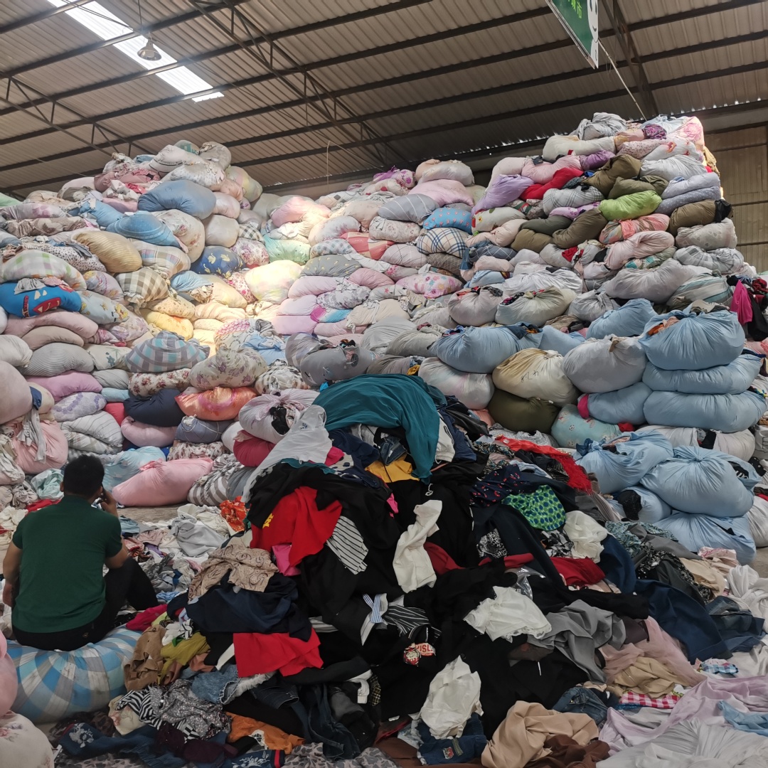 旧衣服的回收利用价值,旧衣服回收利于环保