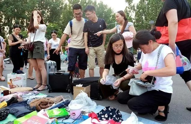 摆地摊如何去推销好一件物品,如何正确摆地摊你需要有地摊思维