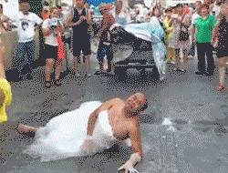 这衣服怎么穿内衣呀?不穿内衣怎么挺起来啊?