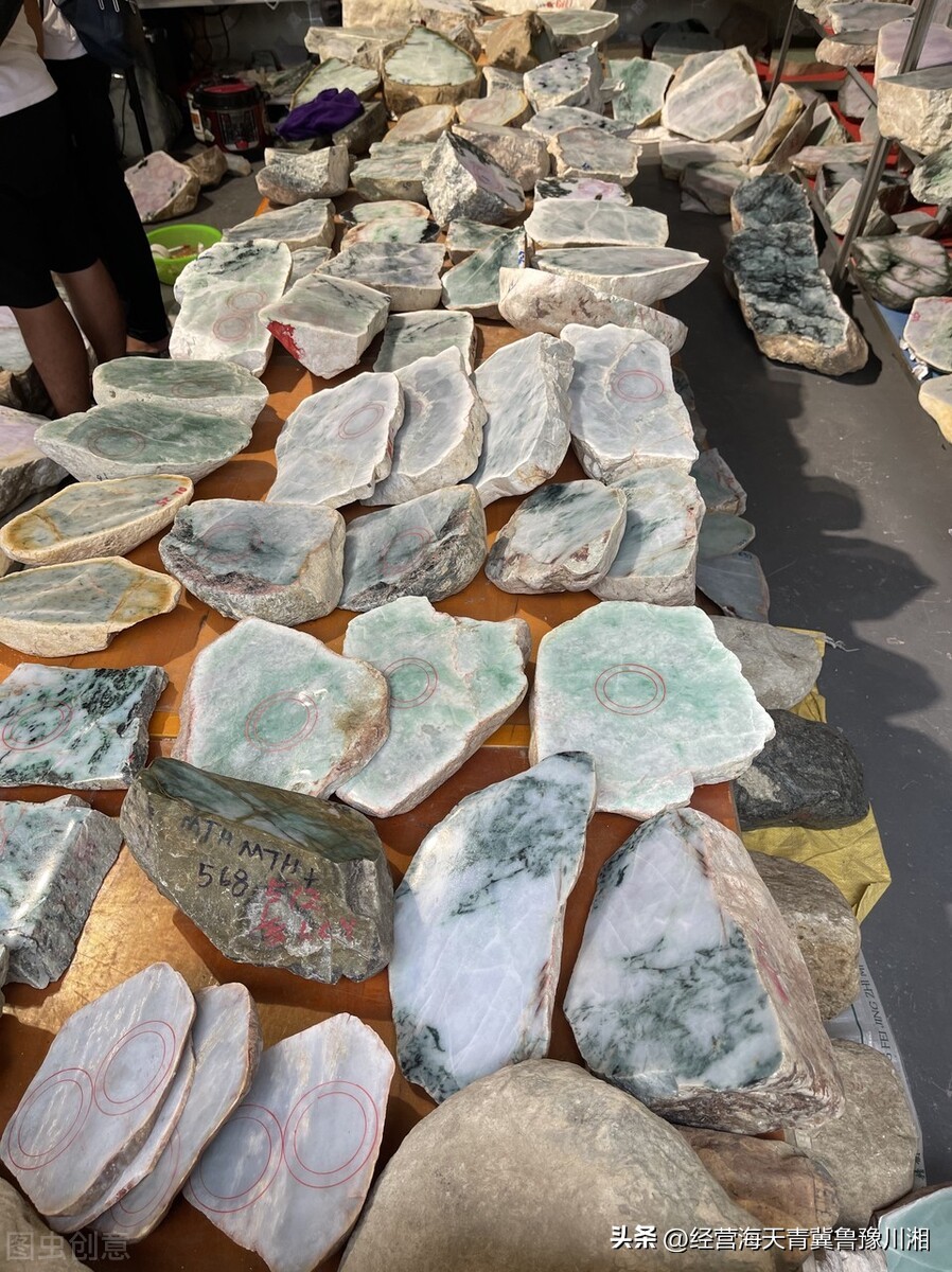 售卖假翡翠的直播间,直播间买到20几万假翡翠