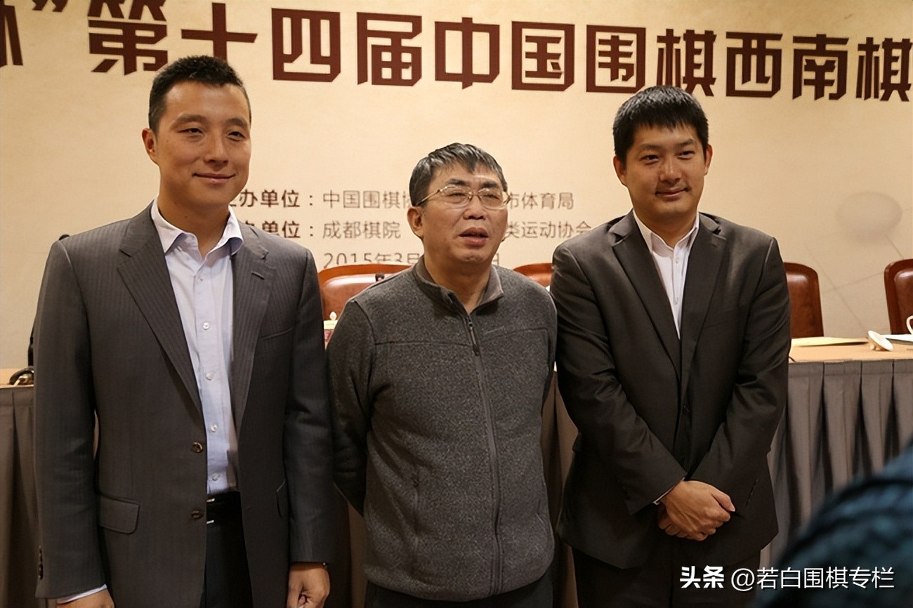 两位球王谁更强,四位三冠王他们哪家强