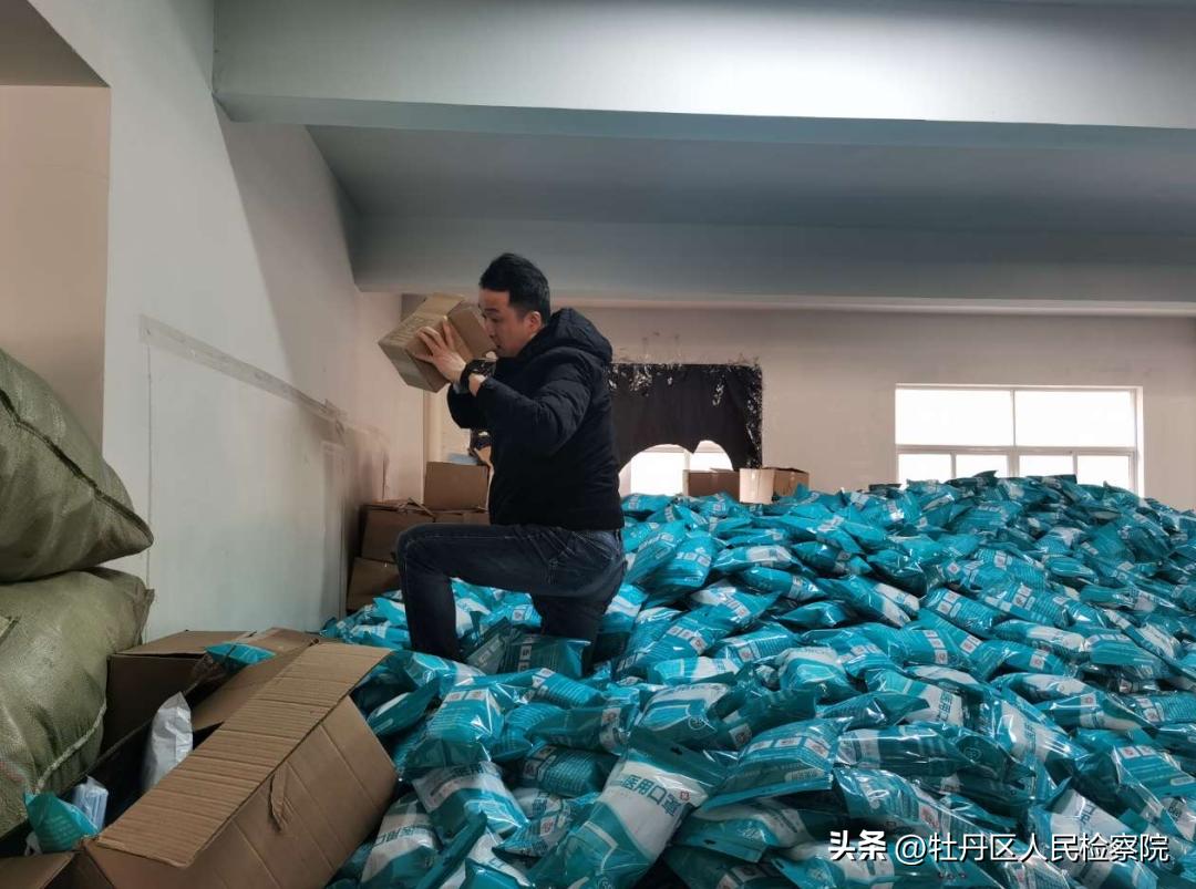 为了找证据，他从国外买水果做实验……