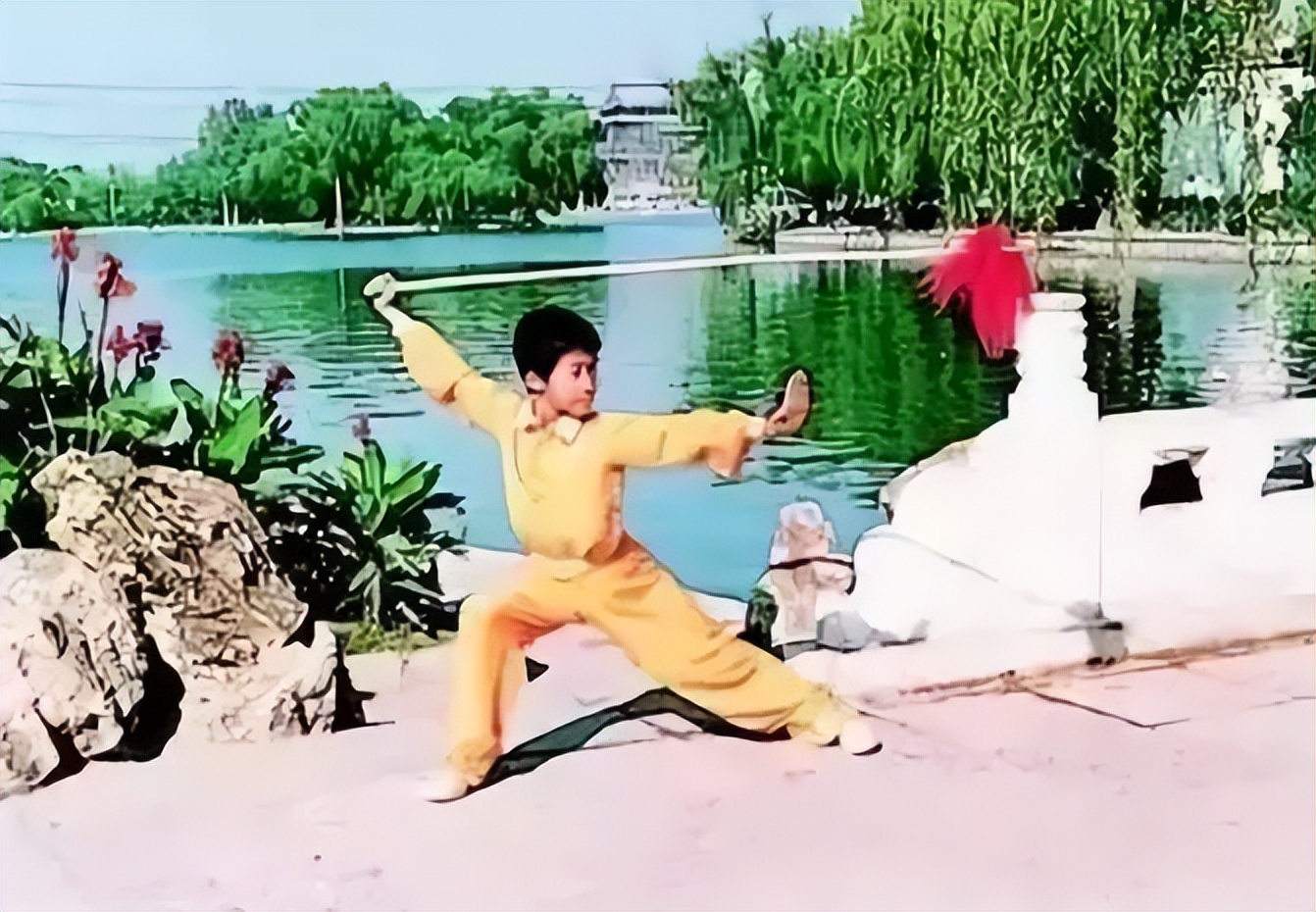 吴京：实现父亲的两个心愿，将脑血栓父亲当孩子疼