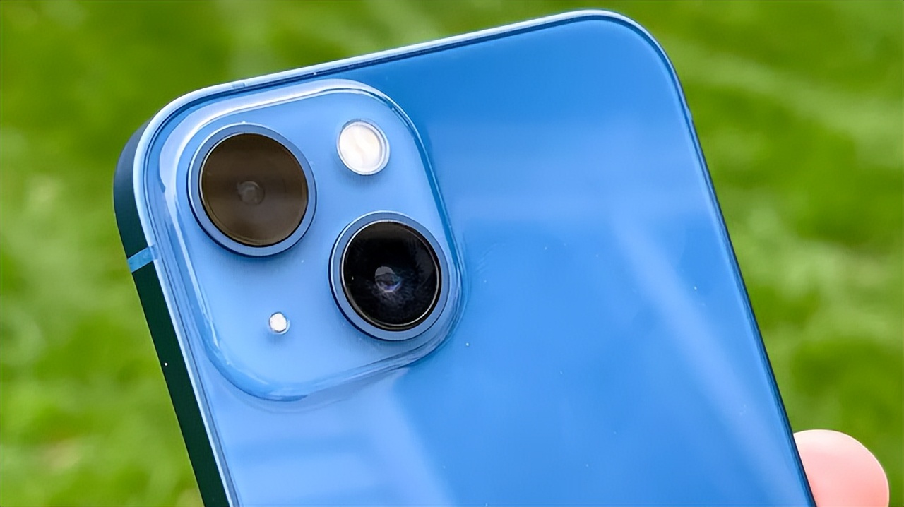 苹果分销商终于妥协，iPhone13再度跌至新低，iPhone14都不香了