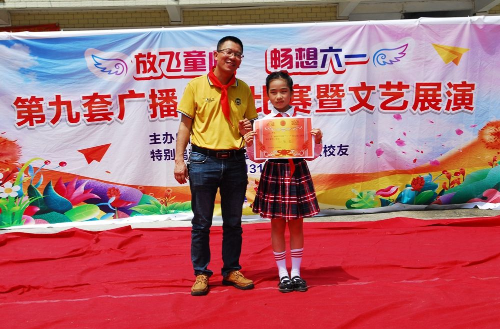 怀集蓝钟镇黄庆教学点校友“六一”开展助学活动