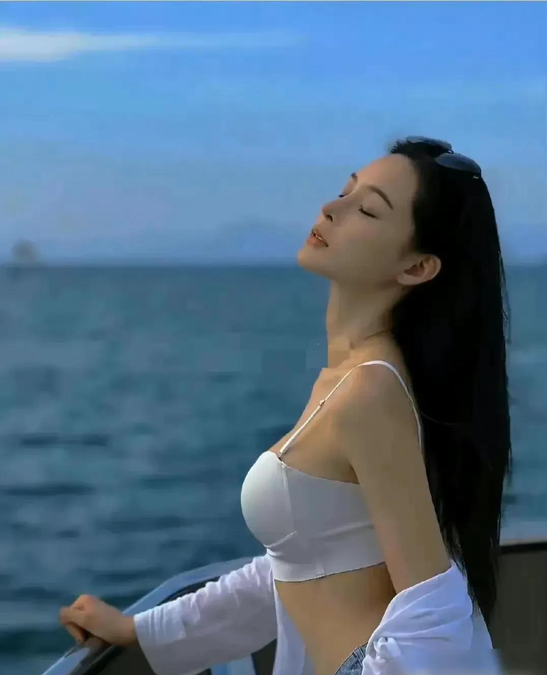 汪小菲带新女友上综艺,汪小菲晒与张颖颖牵手照片