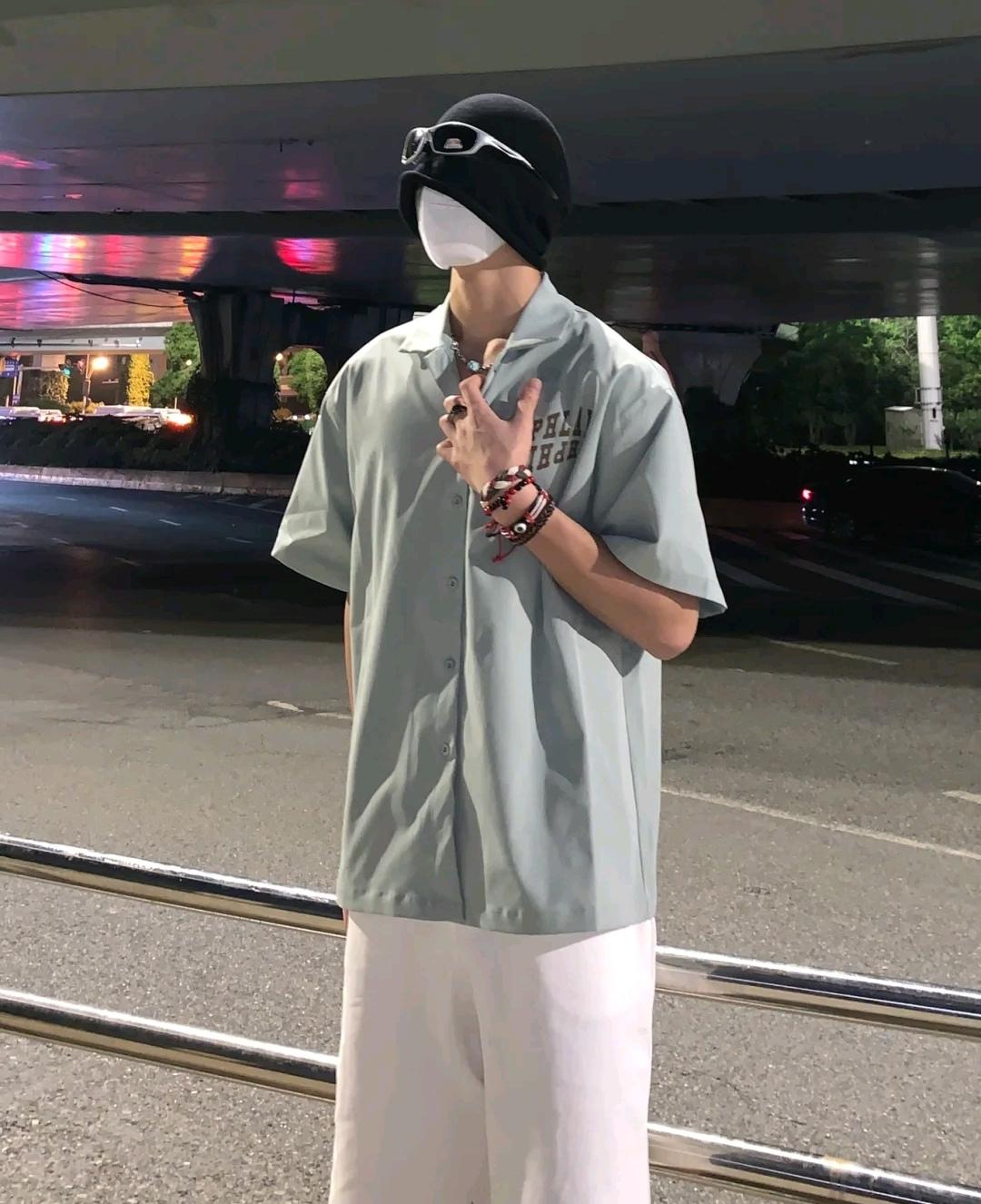 黄黑皮穿黄色衣服显白还是显黑,黄黑皮男人怎么穿才能显白