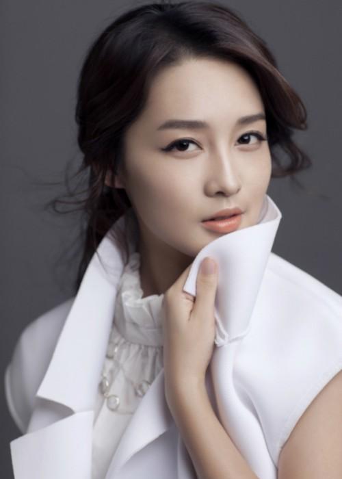 一出道就大方承认整容,出道就被逼着整容