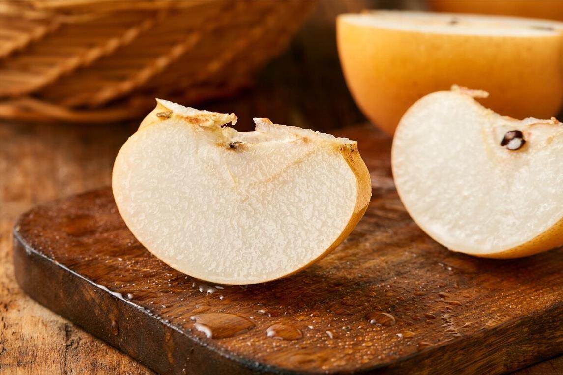 一*爆口**汁的秋月梨，是什么味道？它凭啥那么贵？背后有3个原因