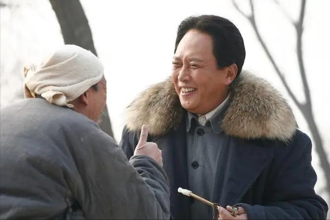 国内赚钱国外花、玩弄感情只生娃...这4位老狐狸的尾巴藏不住了？