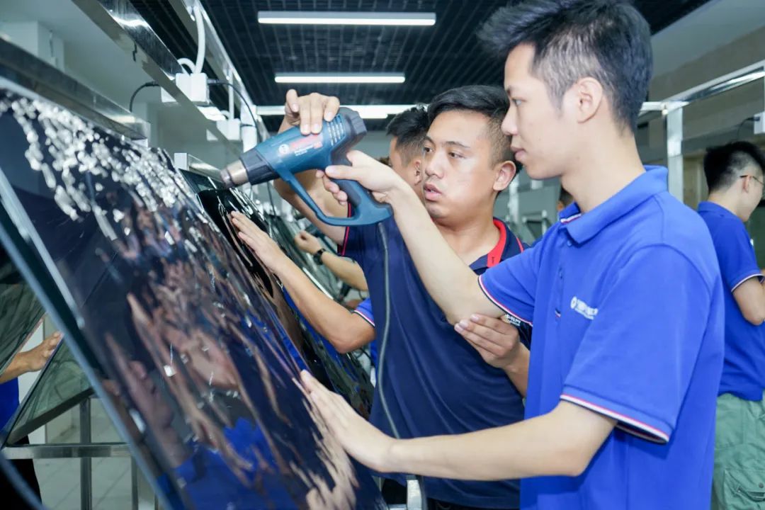 汽车美容学什么技术比较有前途,专业汽车美容应具备的基本条件