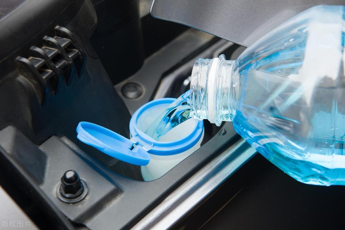 什么是汽车玻璃水,汽车玻璃水和普通的玻璃水的区别