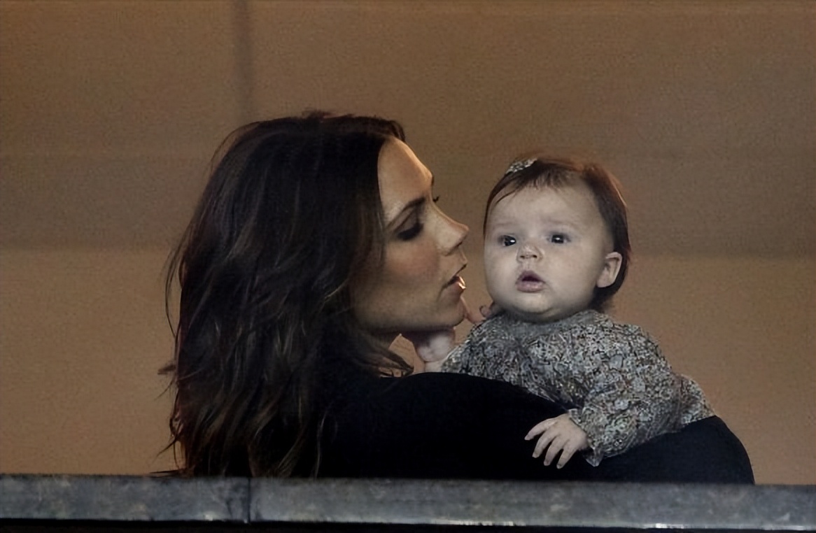 贝小七投胎成功,贝克汉姆小七和贝嫂