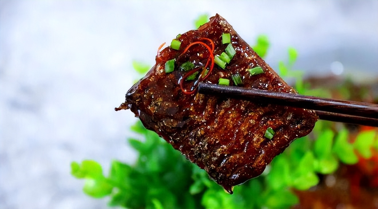 带鱼眼睛黄色跟白色有什么差别,买带鱼大眼睛的好还是小眼睛的好