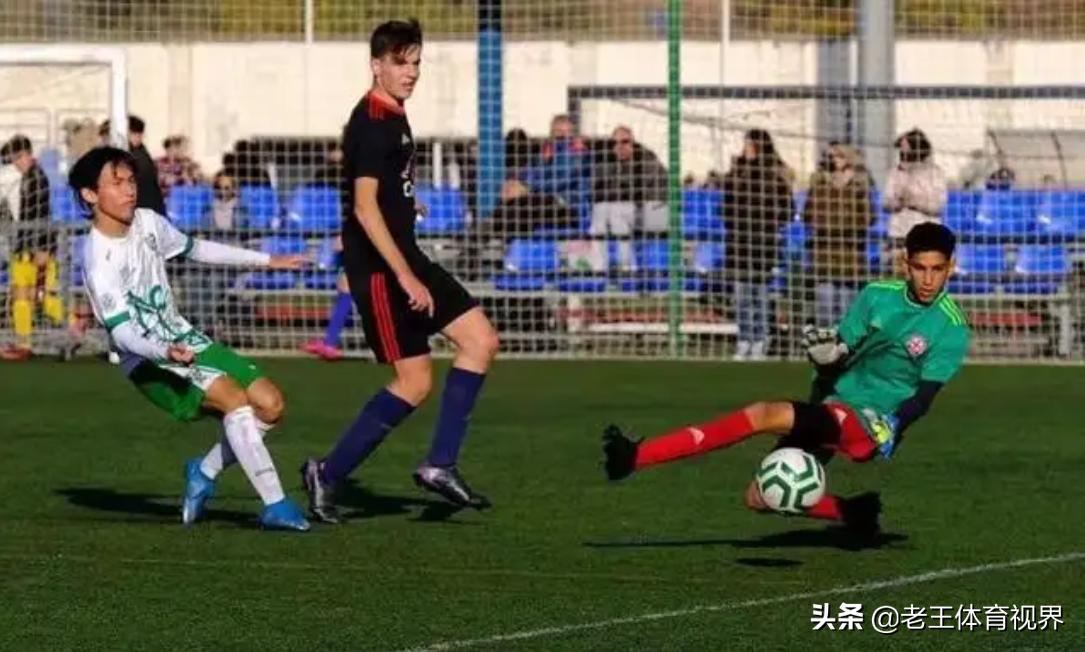 4位女足留洋球员站稳脚跟，男足收获武磊接班人和国产克鲁伊夫？