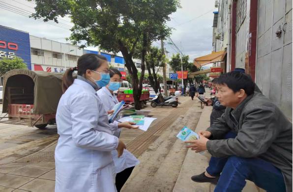 「我为群众办实事」华宁县人民医院中医医院开展“多科联合下乡义诊”活动