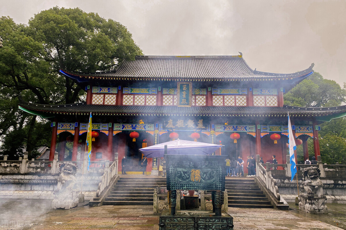 国内人气最旺的十大宗教名山,国内人气最旺十大名山