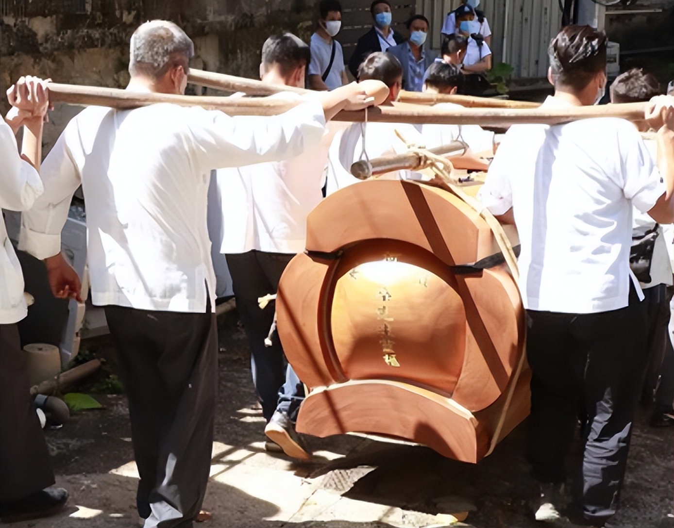 赌王何鸿燊用的是金丝楠木棺材吗,赌王何鸿燊棺材是什么木头做的