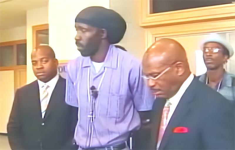 2006年，美国黑人小伙喜中3000万彩票，3年后尸体在水泥中被发现