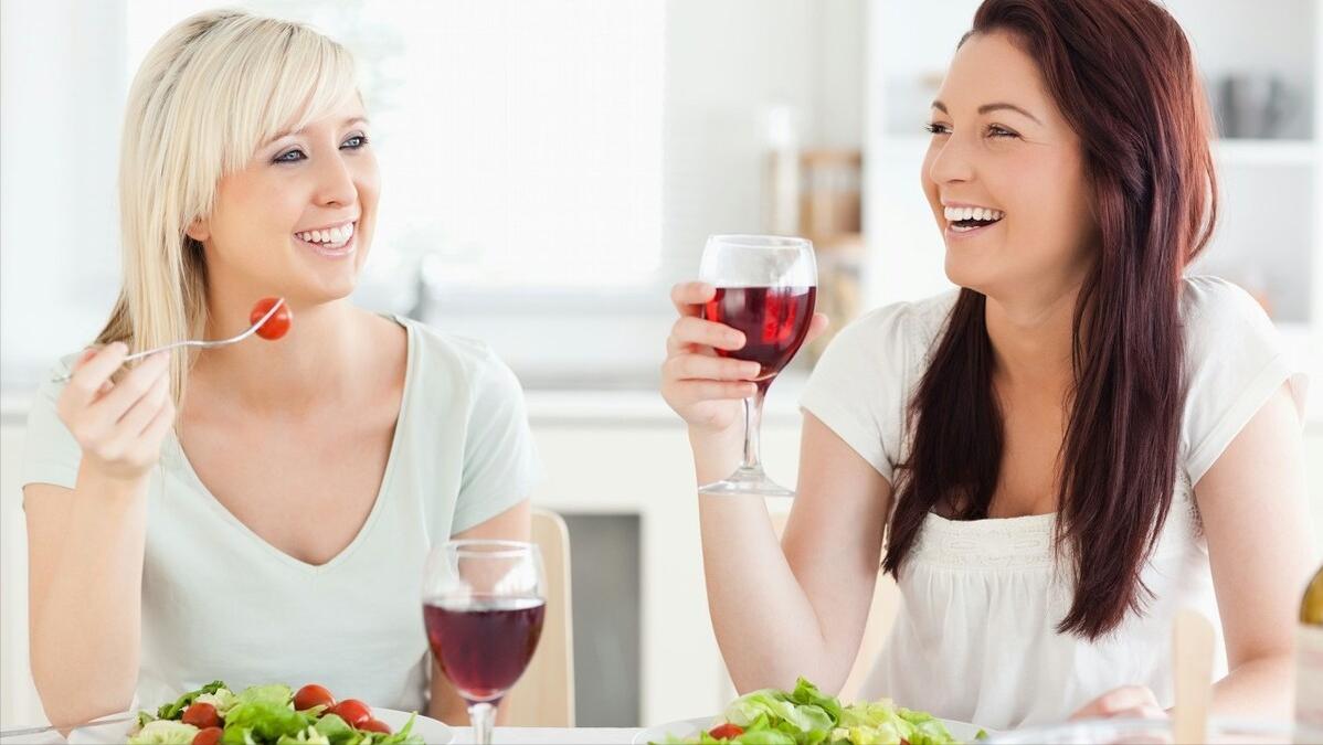 吃饭经常噎着是癌症吗,吃饭吃得很快会得什么疾病