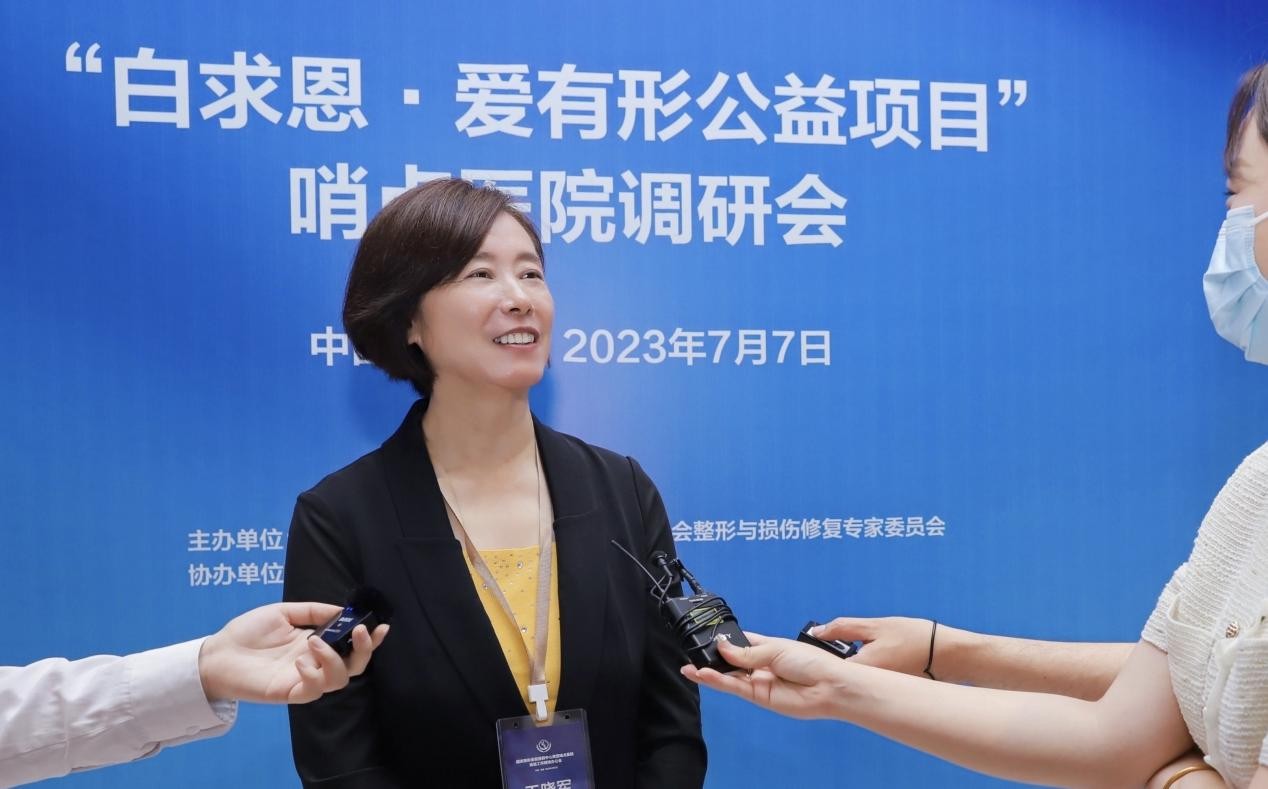 倍感荣幸倍受鼓舞,倍感荣幸备受激励