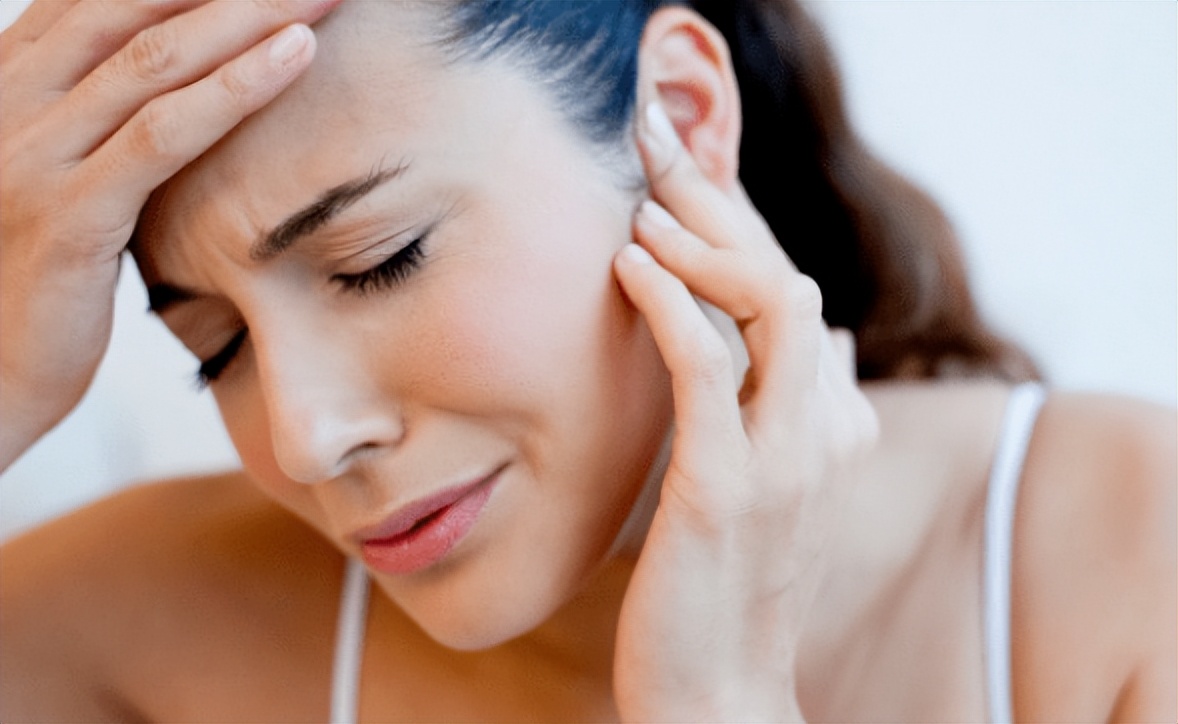 耳朵特别痒又掏不出耳屎怎么办,耳朵里痒一掏就流水是什么原因