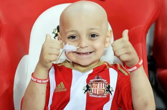 小球迷见到偶像感动瞬间梅西,阿富汗梅西小球迷被迫离开家乡