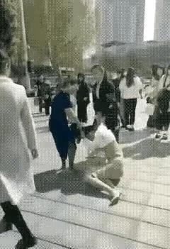 原配扒光小三拍摄私密照并游街并往*处私**塞辣椒，被判刑八个月