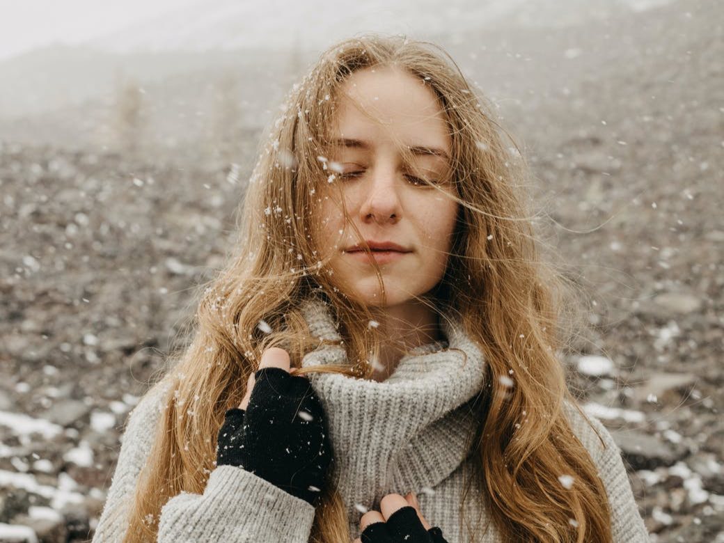 女子索要五万块的名牌包做生日礼物，只为跟闺蜜攀比，男人：离婚