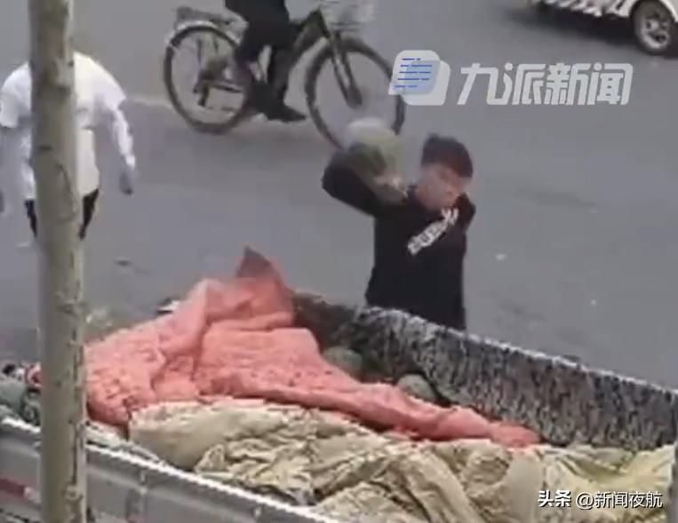 砸商贩西瓜城管被解聘,城管协管员被解聘