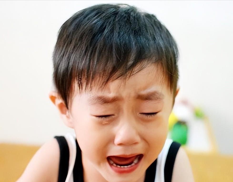 7岁男孩眼球被炸后融化,七岁男童眼睛秒被溶化