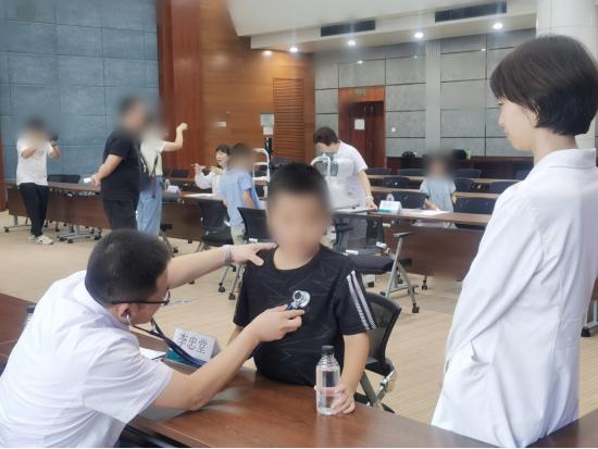 庆祝第六个中国医师节，中大医院举办惠民义诊活动