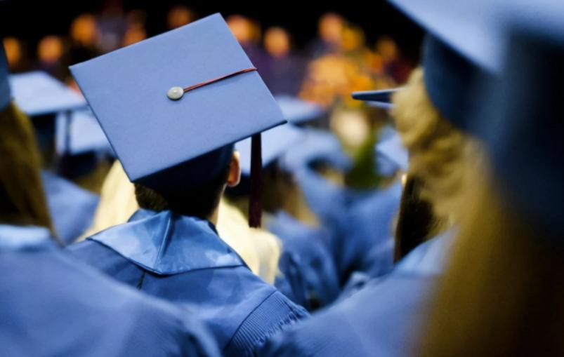 女生大学选什么专业前景比较好,女生学什么吃香的专业前景看好