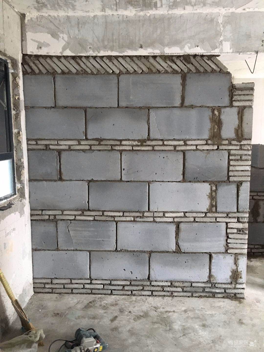 砌墙时要不要加铁丝网,砌墙时水泥砂浆要填满吗