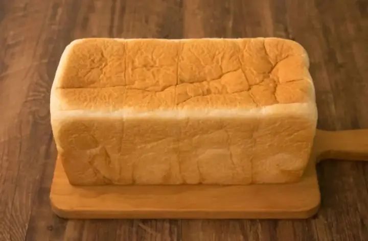 惊！号称日本排名第二的生吐司一条售价98元，顾客排长队，黄牛加价到300元