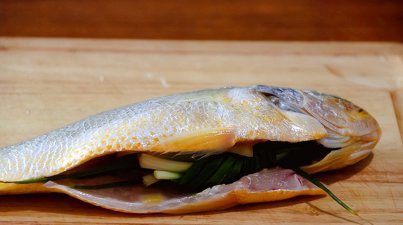 深水黄鱼和野生大黄鱼区别,大黄鱼和黄花鱼的价格区别