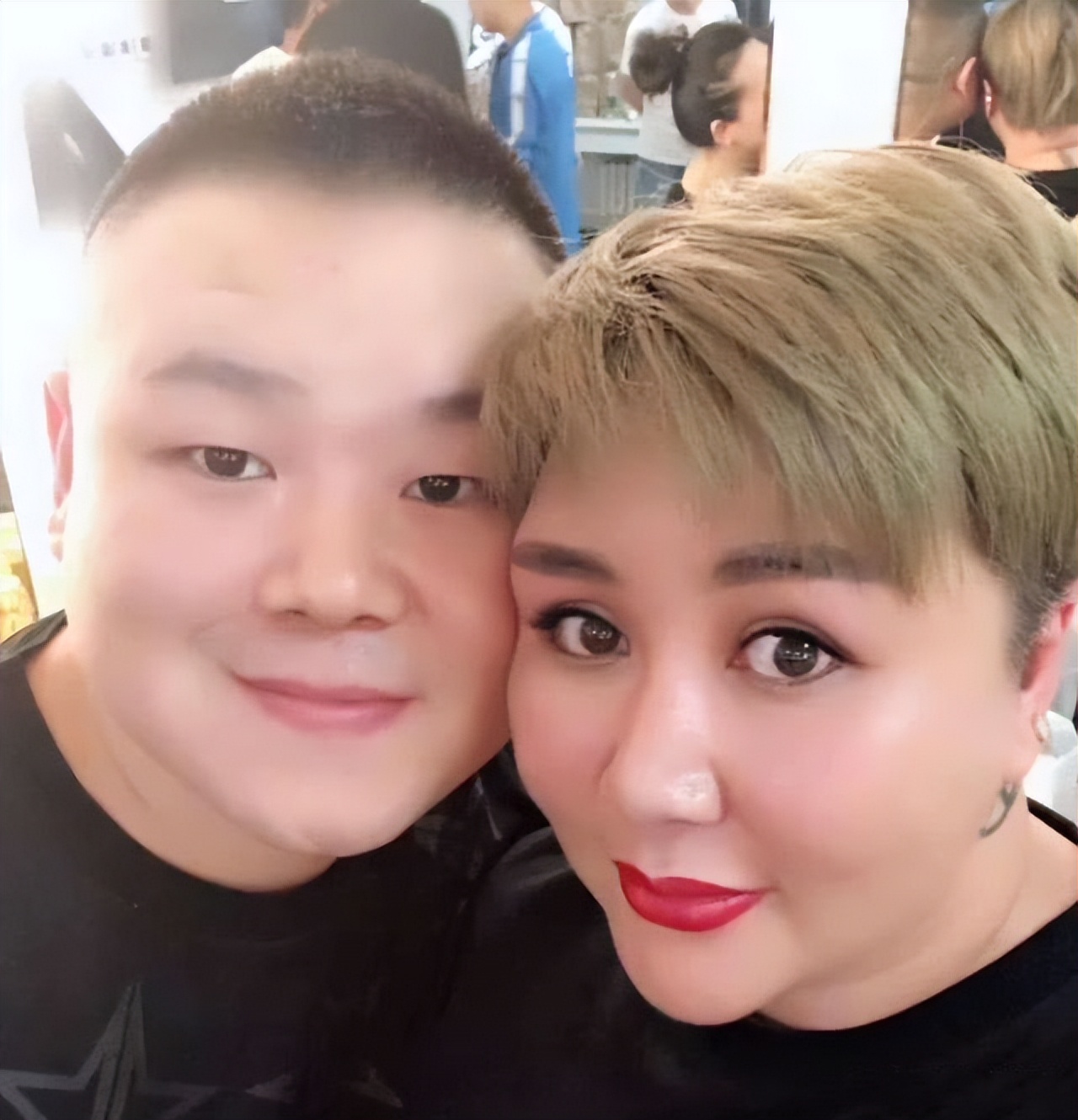 郭德纲妻子胡中惠简介,郭德纲的老婆王惠究竟是个怎样的