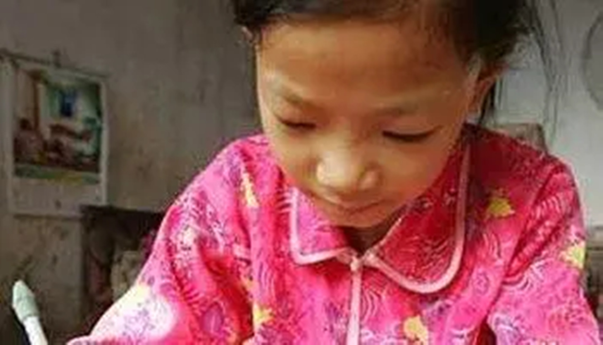 小女孩得了白血病因为穷放弃治疗,13岁女孩患白血病求妈妈放弃治疗