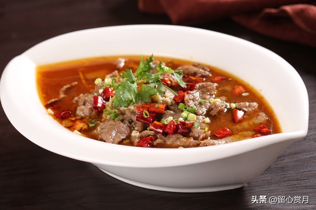 水煮牛肉香辣美味,水煮牛肉麻辣鲜香百吃不厌