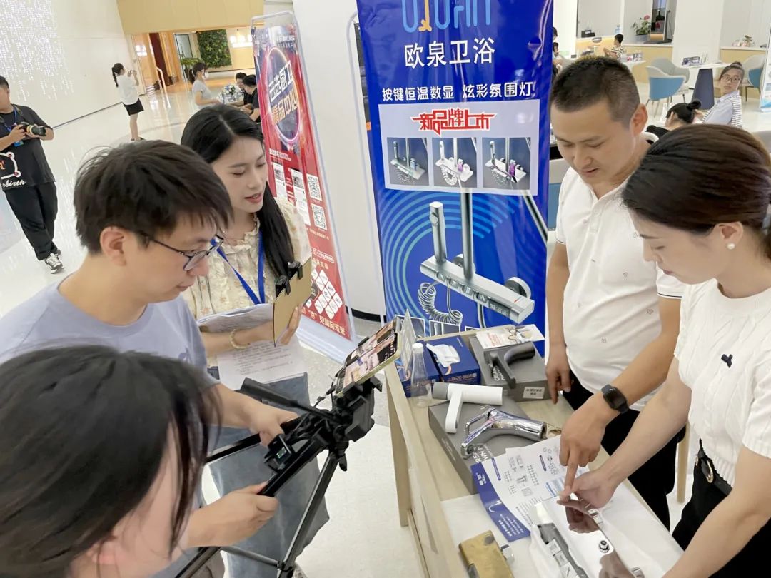 聚焦两会互济互动抱团取暖,聚焦合作共赢开展互利合作