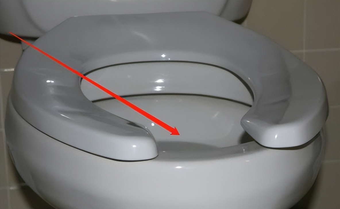 为什么美国的马桶前面有个缺口,美国马桶前面有个缺口