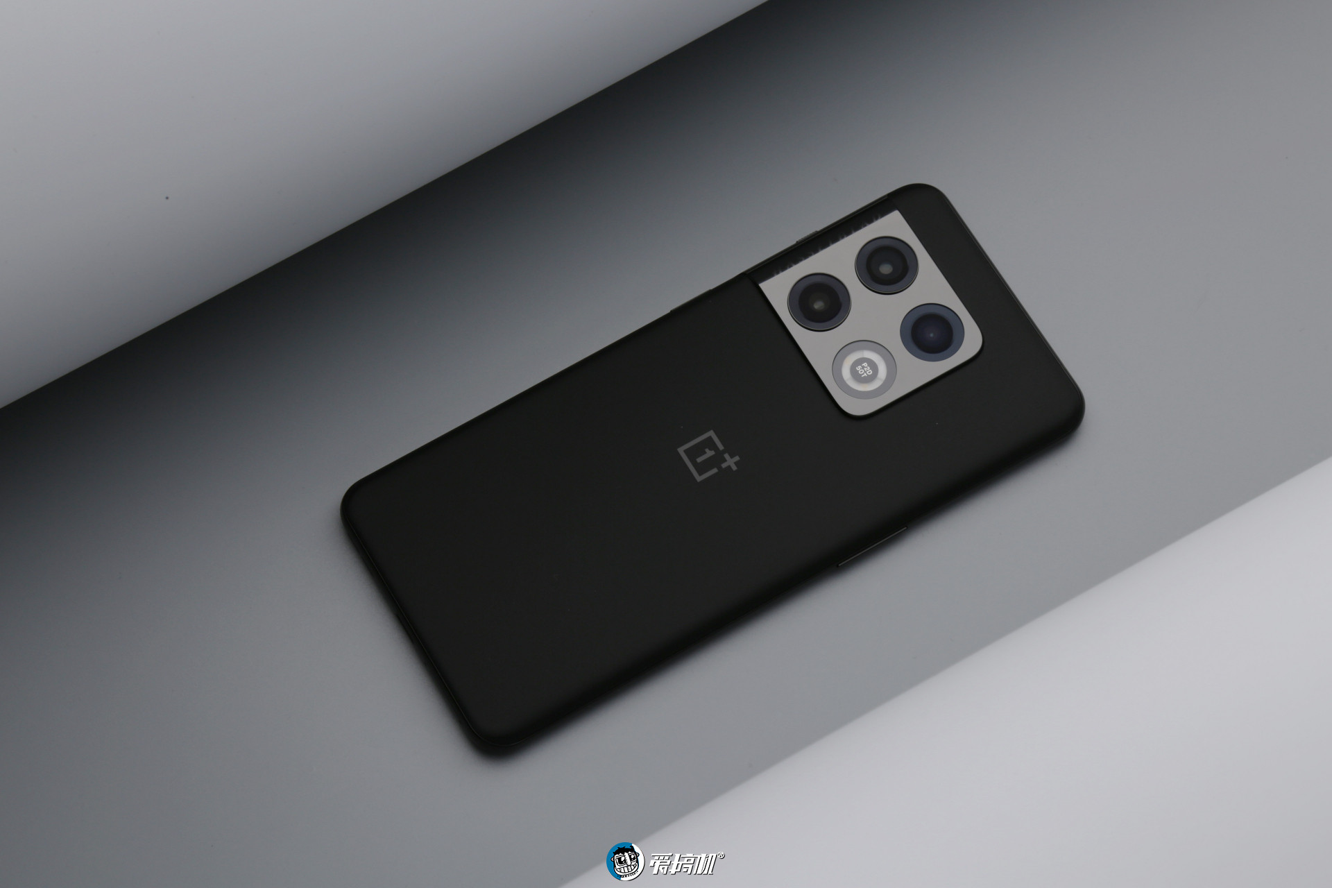 一加10pro对比苹果13,一加10pro和小米mix4