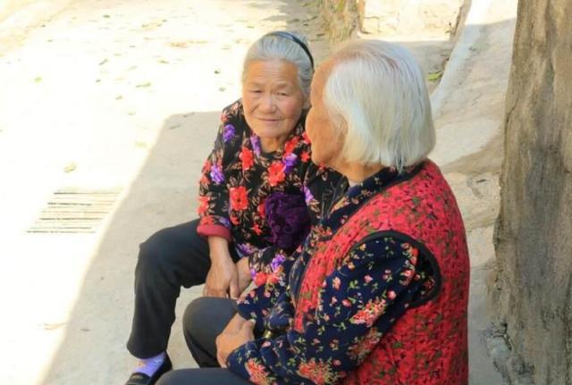 给母亲买个金手镯,我妈生日给她买了个金手镯