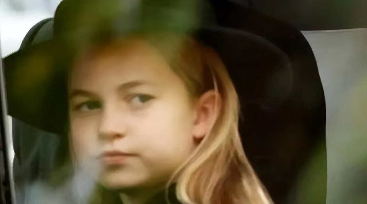 加冕礼上夏洛特的花环,卡米拉加冕礼凯特戴的冠冕