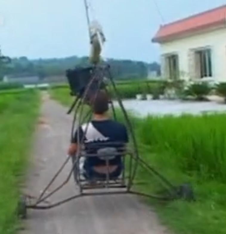 摩托飞机？农民理发师发明陆空两用飞机，飞行高度可达3500米