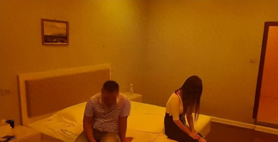 嫖客排队预约，一少妇因卖淫被举报