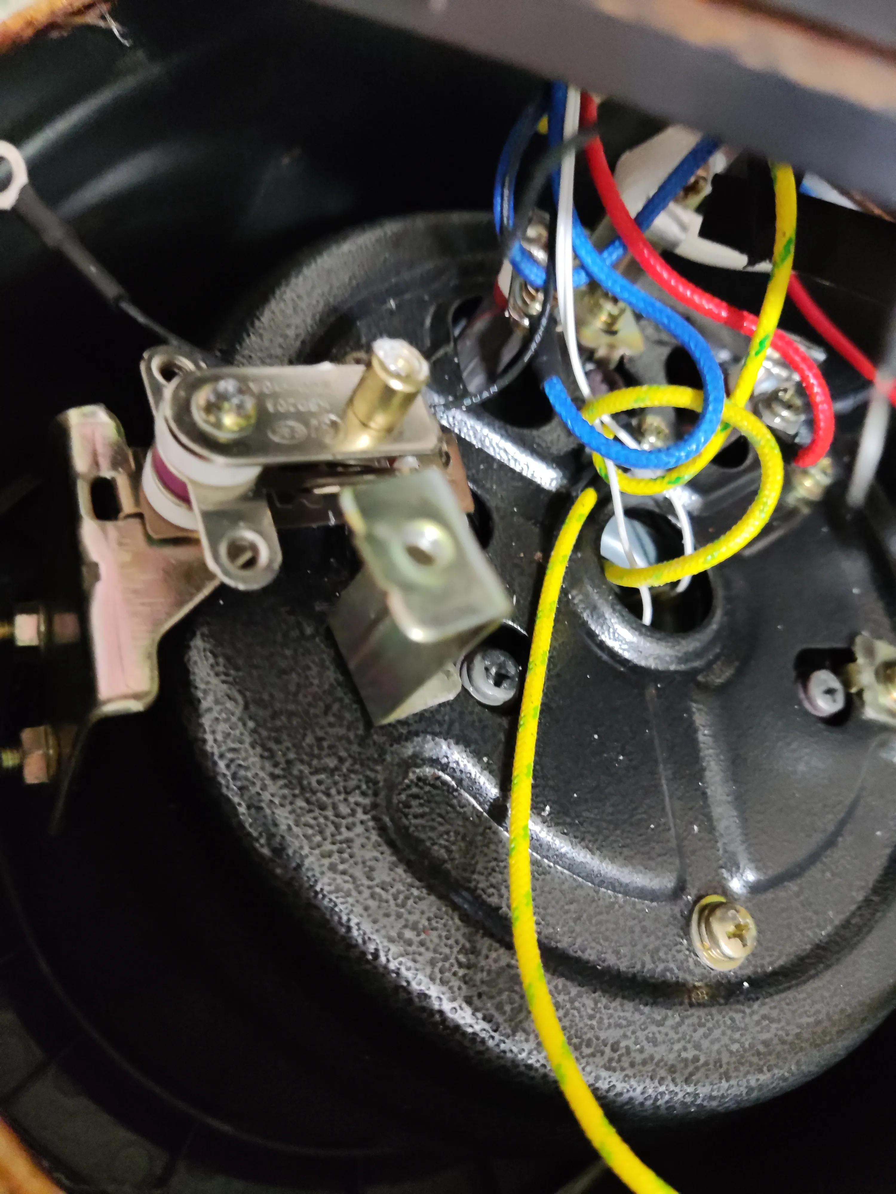 电饭煲报E4错误无法工作